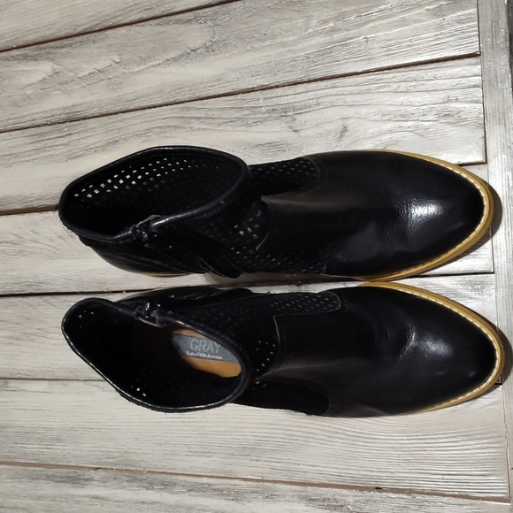 Saks Fifth Avenue Joey Leather Ankle Boots Size 7.5 - Picture 9 of 12